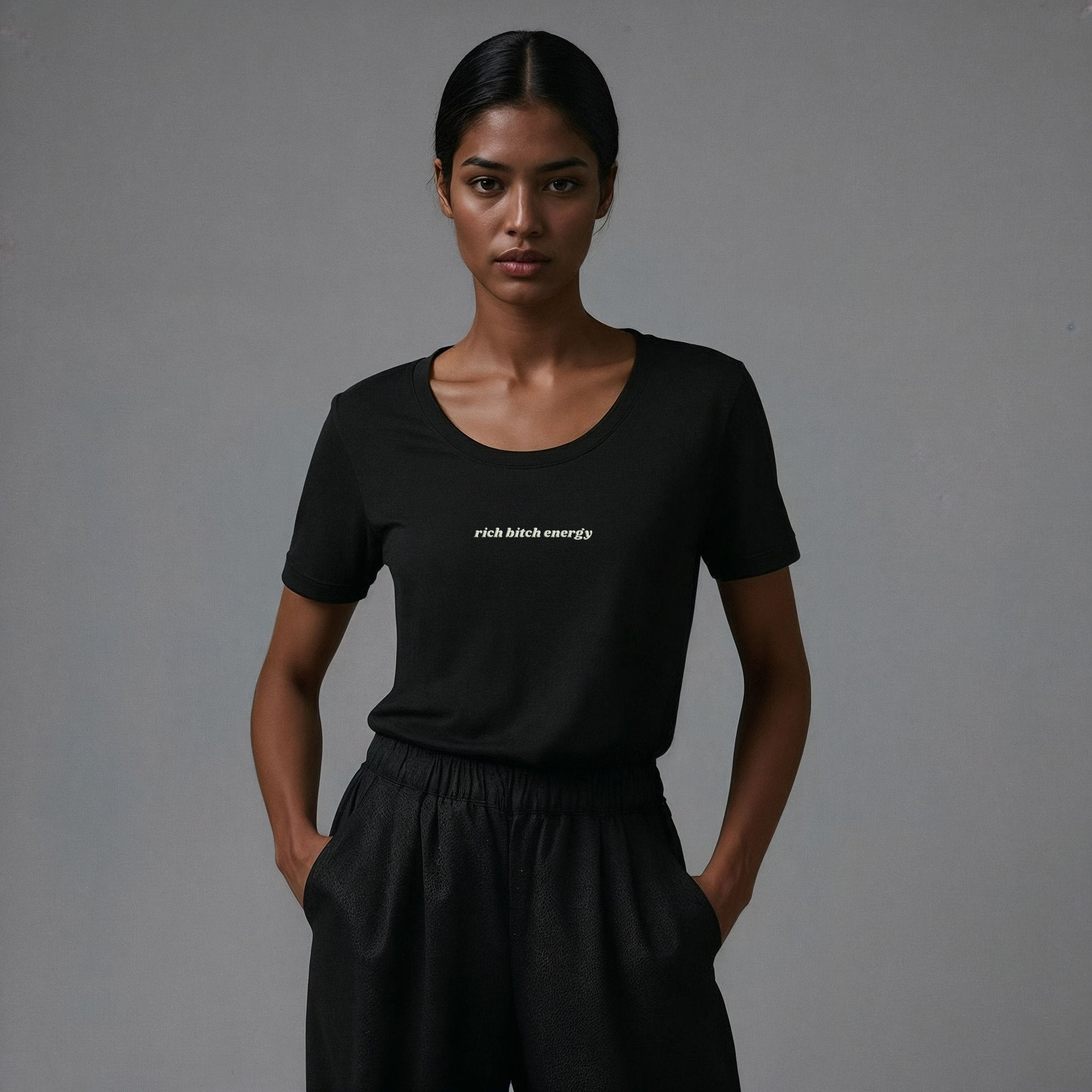 Camiseta Feminina Rich bitch energy - Ibitiraquire
